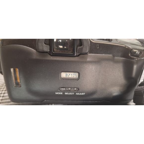 Minolta Maxxum 450si Date 35mm SLR Film Camera w/35-70mm Lens, Bag & New Battery - Picture 6 of 16